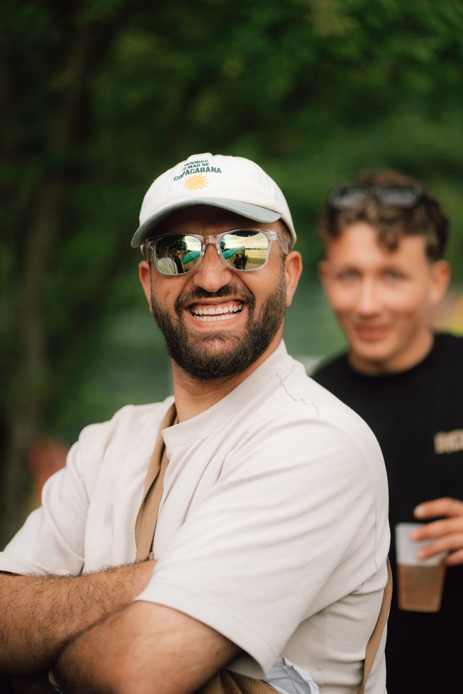 Festival Vibes – lächelnde Gäste