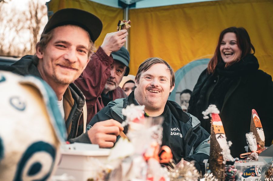 RosaRot Community beim Weihnachtsmarkt